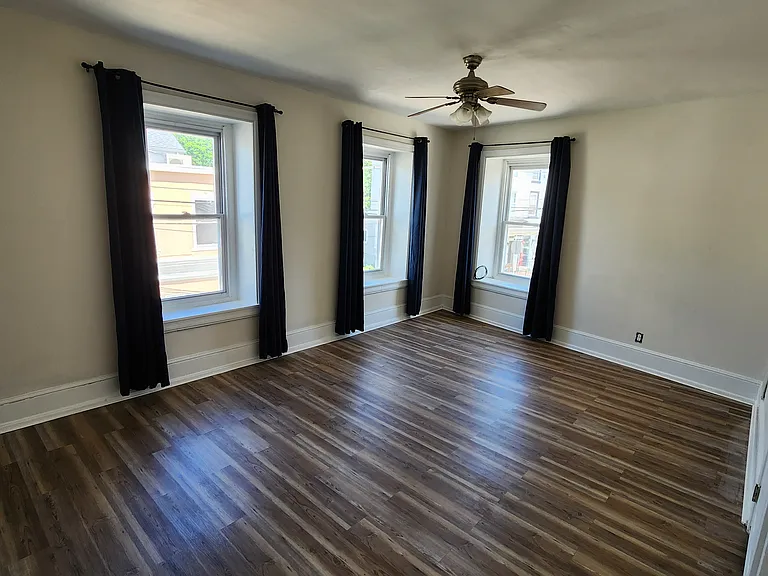 181 Dupont St — Photo 17