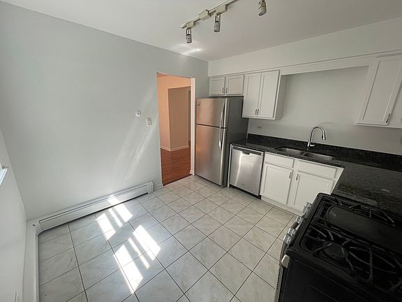 4th image of 1819 W Touhy Ave APT 1