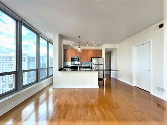 2nd image of 565 W Quincy St Unit 1210