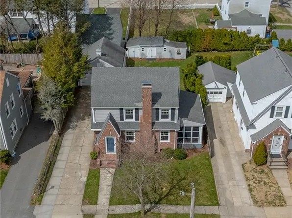 47 Knollwood Ave, Cranston, RI 02910