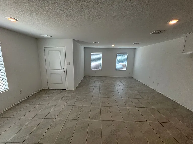 206 Sunflower St — Photo 6