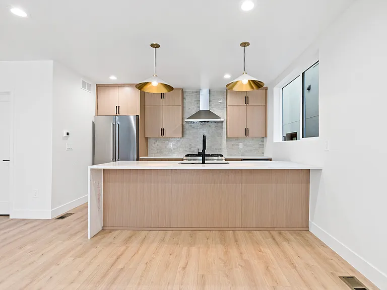 1273 Meade St — Photo 3