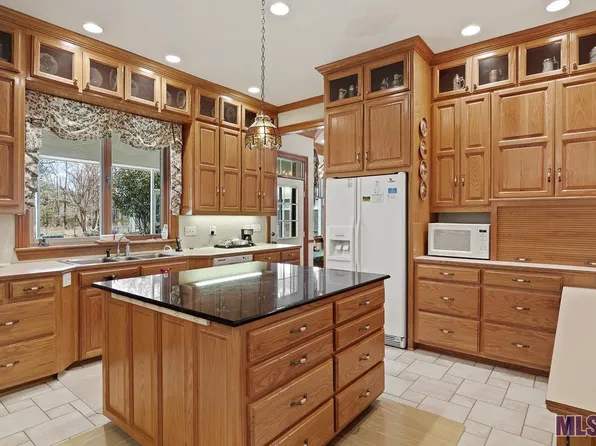 15751 Port Hudson Pride Rd, Pride, LA 70770