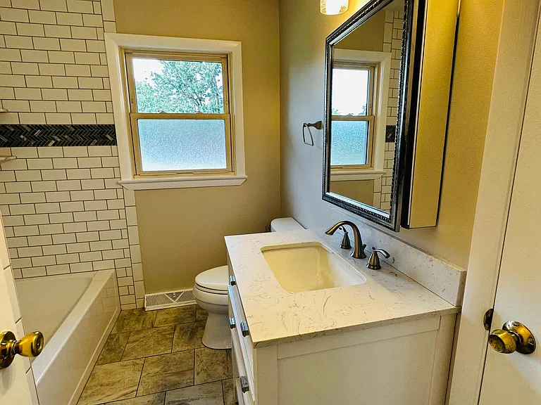 114 Logan Ave — Photo 14