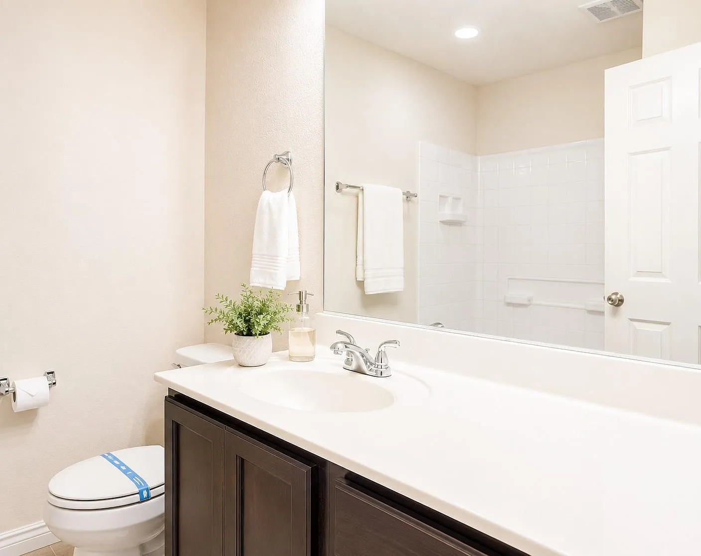 4 bed, 2.0 bath, 1600 sqft, $815 — Photo 3