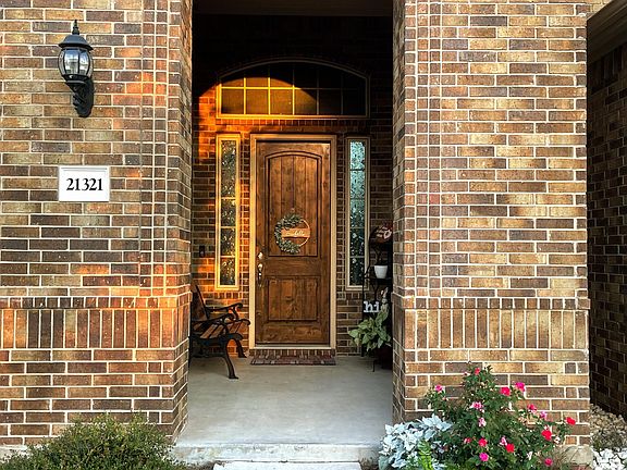 4th image of 21321 Hines Ln