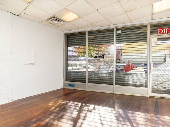 2nd image of 1125 E Tremont Ave