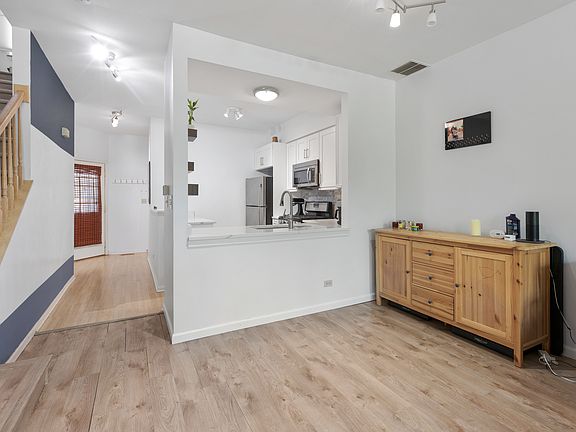 5th image of 376 Glen Leven Ct #376
