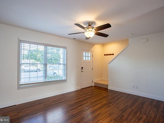 3rd image of 205 15th St #D