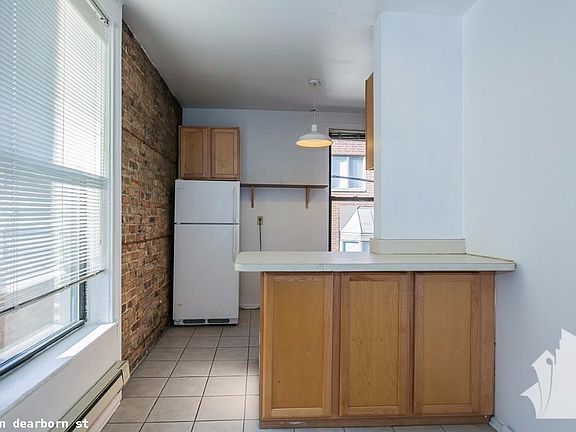 5th image of 1220 N Dearborn St #1611
