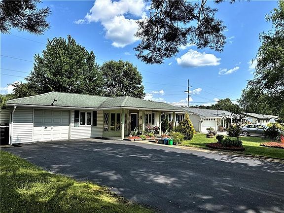 3rd image of 411 Sussex Dr
