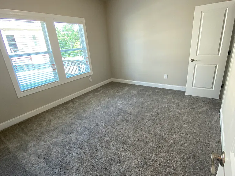 509 Hampton Xing #509 — Photo 11