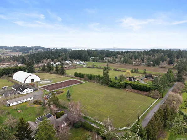 1588 White Rd, Central Saanich, BC V8M 1S8