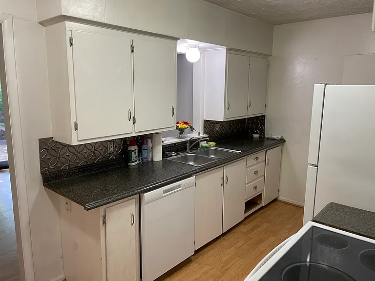 5710 Washington Ave — Photo 4