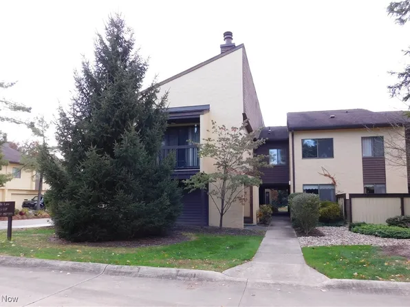 987 Hampton Ridge Dr, Akron, OH 44313