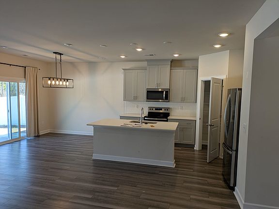 4th image of 179 Marley Blue Dr.