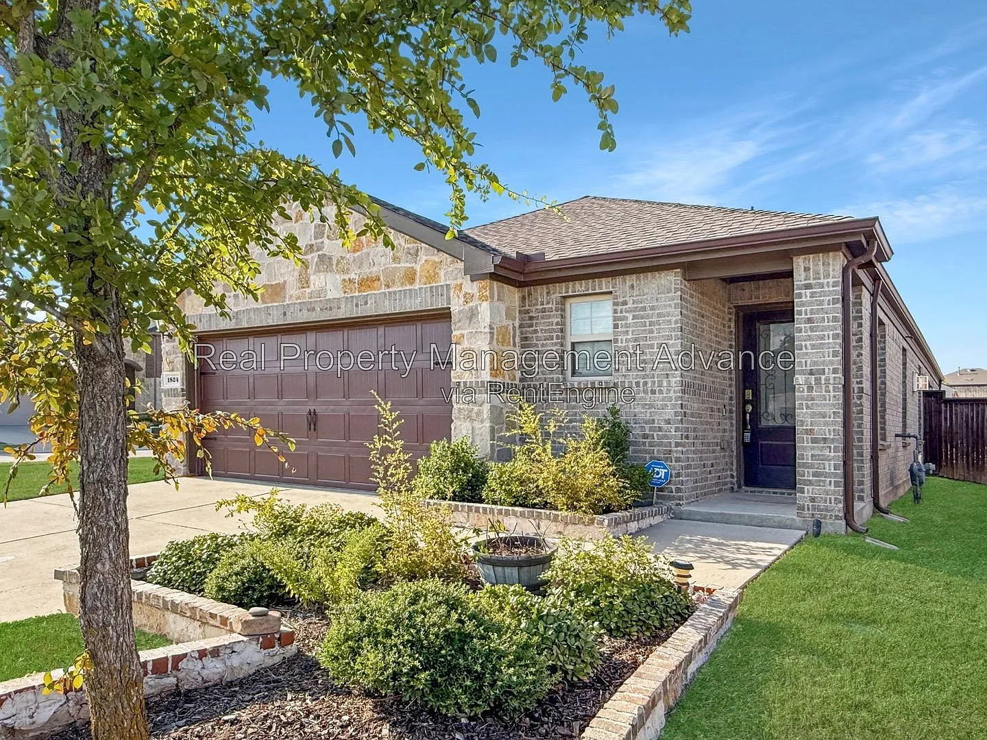 3 bed, 2.0 bath, 1516 sqft, $2,295 — Photo 1