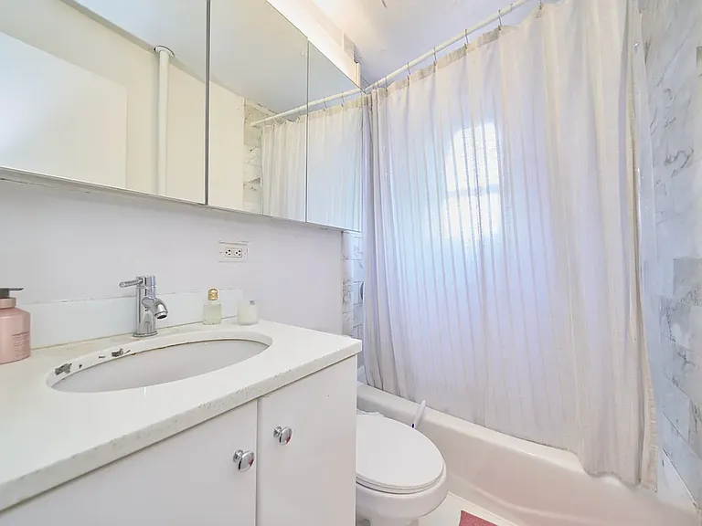 211 Avenue A #7 — Photo 6