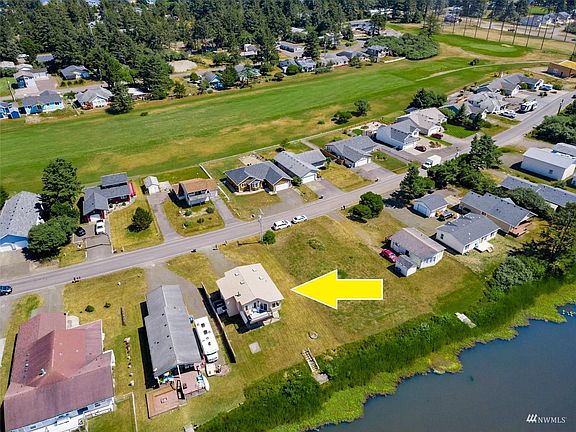 2nd image of 557 Canal Dr NE