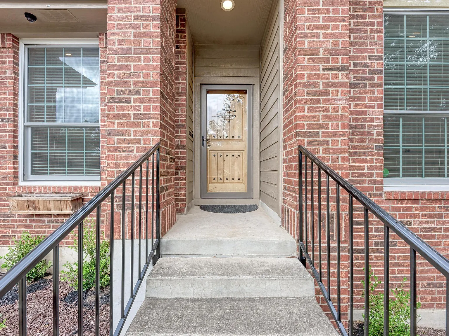 4 bed, 1976 sqft, $3,250 — Photo 4