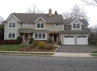 42 Lakewood Ave, Ho Ho Kus, NJ 07423