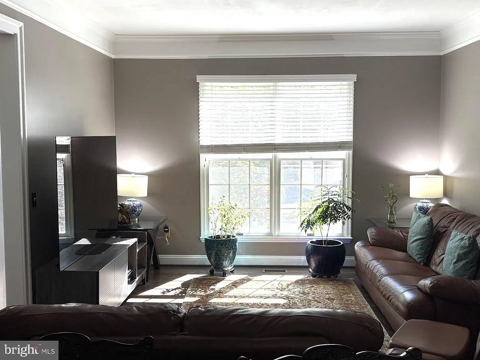 3 bed, 4.0 bath, 2576 sqft, $3,500 — Photo 3