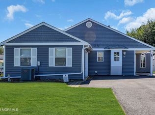 40 Pewter Dr, Tinton Falls, NJ 07753