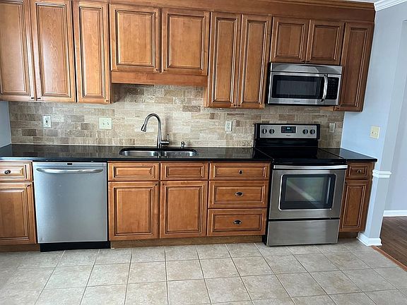 4th image of 817 Barclay Dr