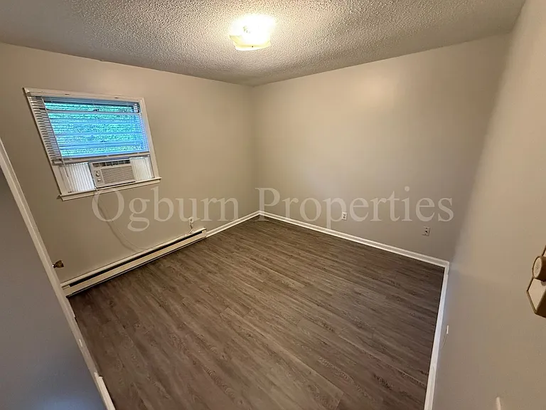 2123 Hollyrood St — Photo 8