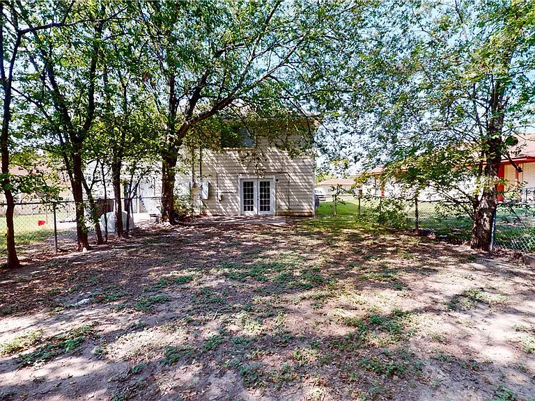 1915 Pine Tree Dr #A — Photo 25