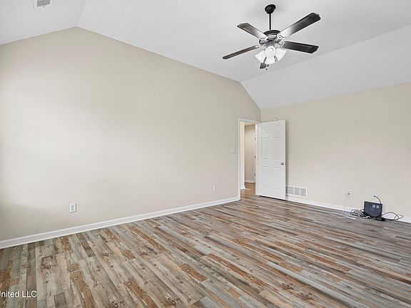 5th image of 5921 Landau Dr