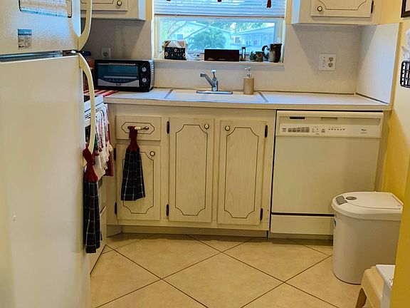 5th image of 44 Islewood B #B