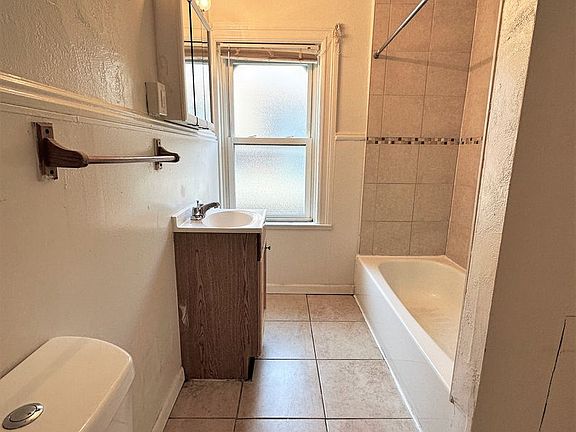 4th image of 363 S Negley Ave APT 6