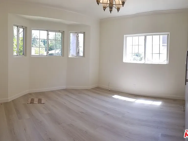 1745 Midvale Ave — Photo 28