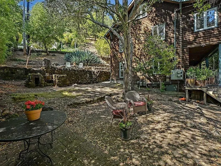 33 Redwood Ave — Photo 9