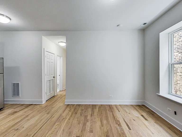 815 S Carpenter St #1R — Photo 2