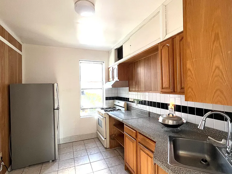 14 Lake St #2F — Photo 2