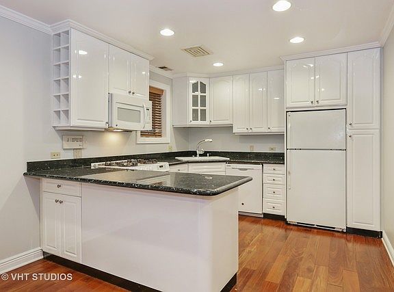 2nd image of 1509 W Oakdale Ave #1