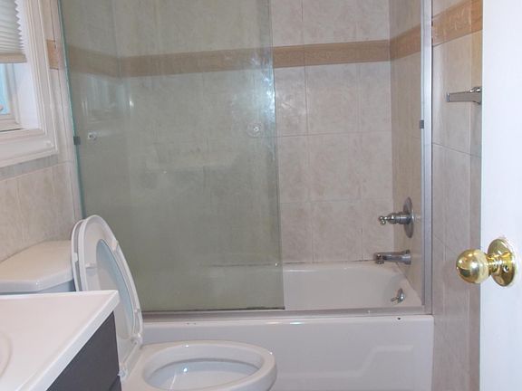 4th image of 8519 60th Ave #2