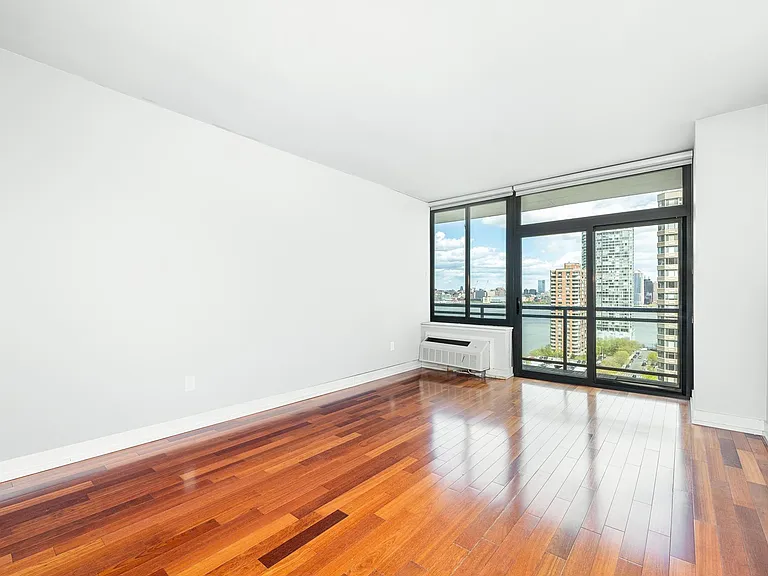 389 Washington St #H — Photo 3