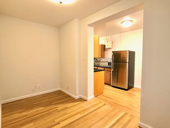 5th image of 30-70 32nd St #3