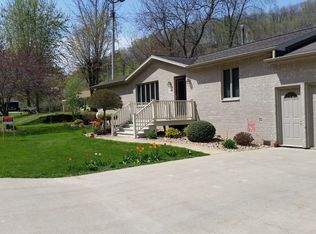 106 Great River Road, Dubuque, IA 52053