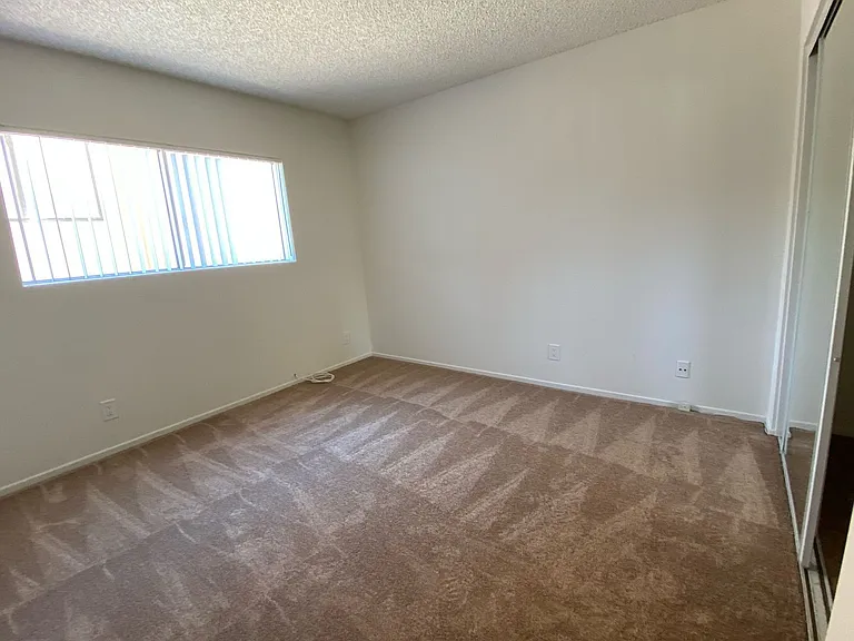 Farmdale Court Apartments — Photo 22