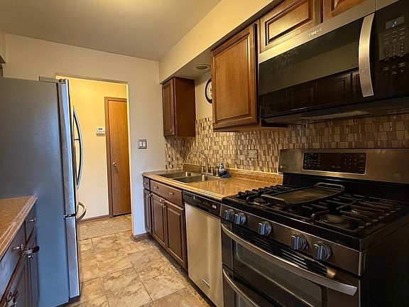 5th image of 15723 Peggy Ln APT 12