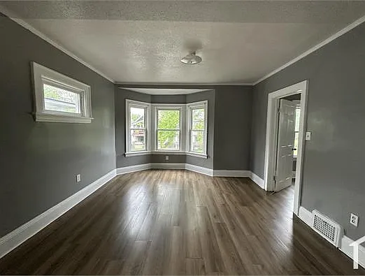 4 bed, $1,200 — Photo 3
