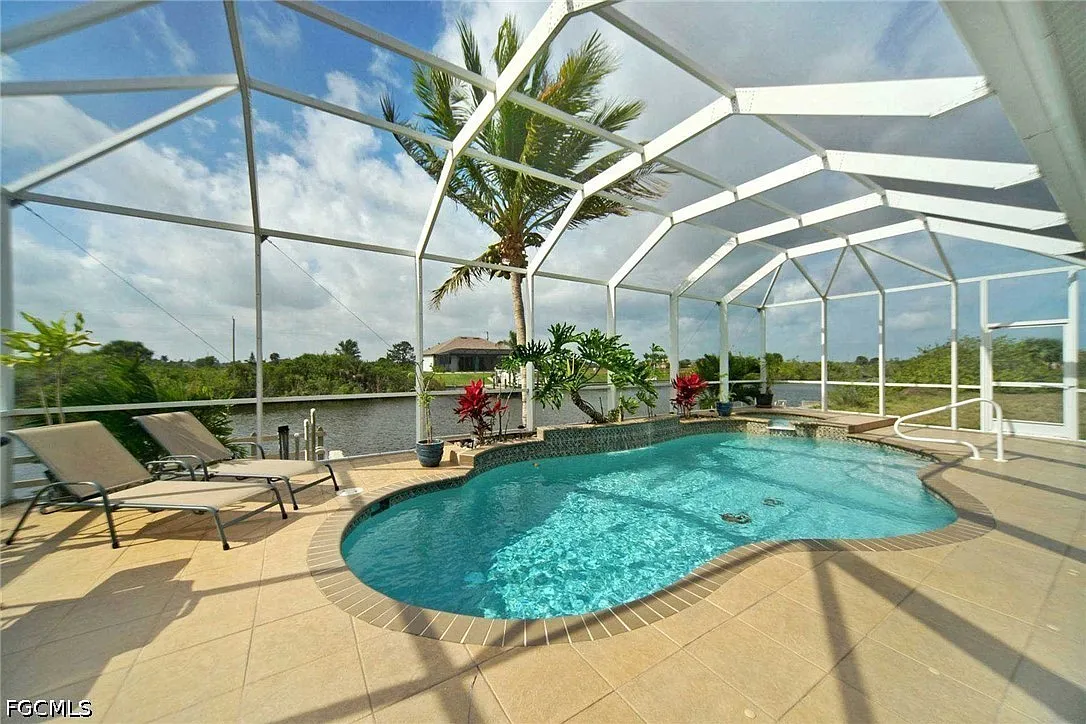 3 bed, 2.5 bath, 2252 sqft, $6,195 — Photo 2