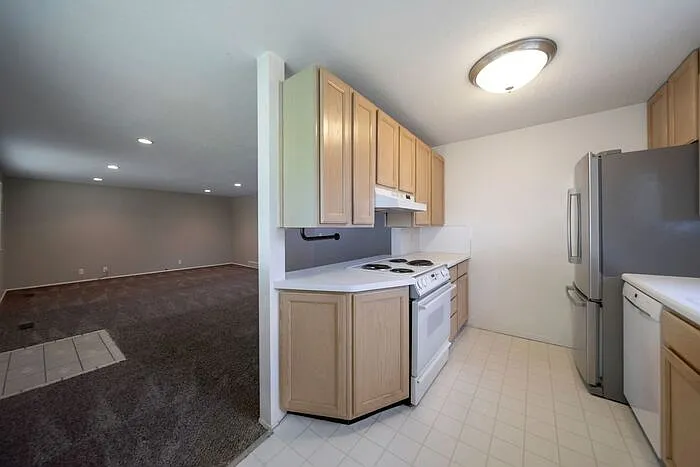 2 bed, 1.0 bath, 900 sqft, $1,249 — Photo 4