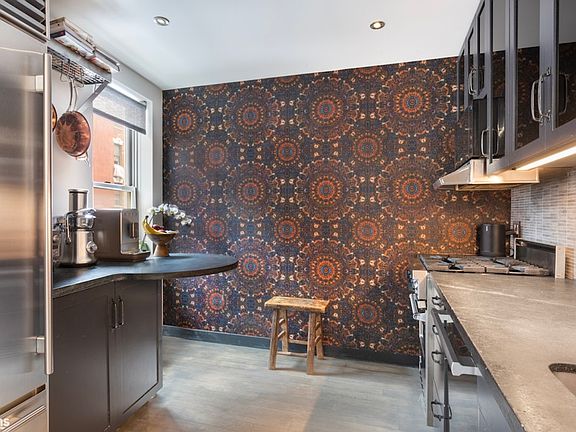 4th image of 176 Mulberry St APT 3