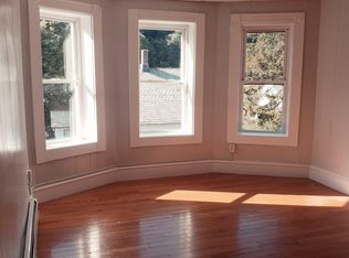 6 Temple St APT 4R, Holyoke, MA 01040