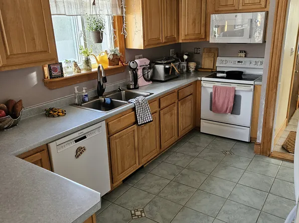 289 Holyoke Rd, Westfield, MA 01085